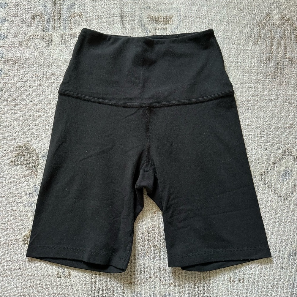 LAST CHANCE Beyond Yoga Black High-Waisted Biker Short in Jet Black Size XS